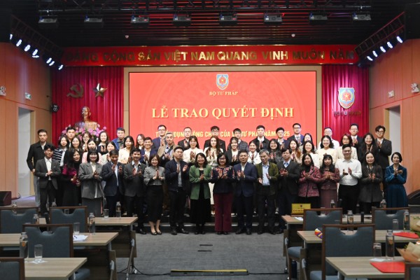 Trao Quyết định tuyển dụng công chức của Bộ Tư pháp năm 2025